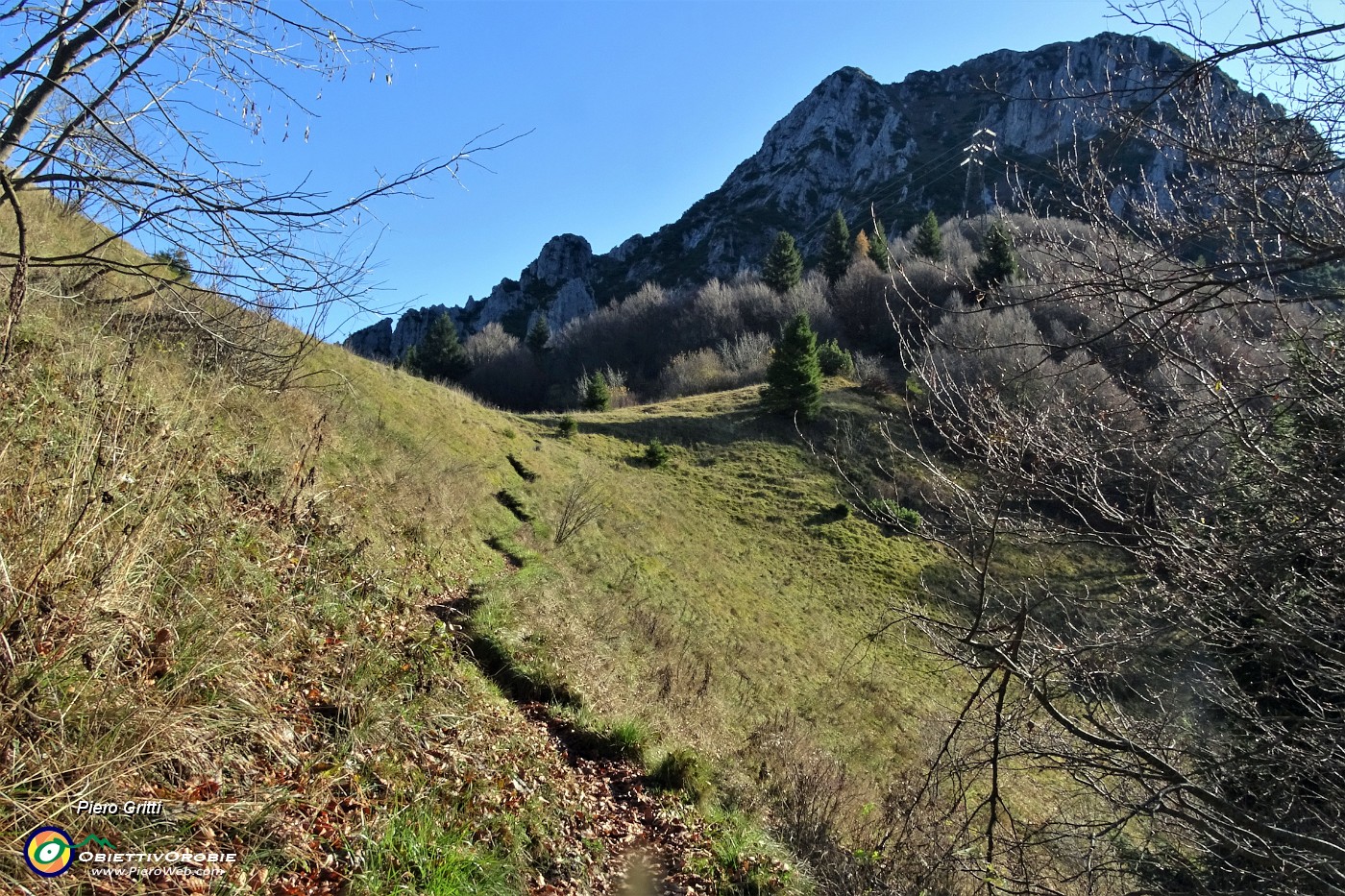 32 Ed eccoci al Passo Baciamorti (1541 m) .JPG -                                